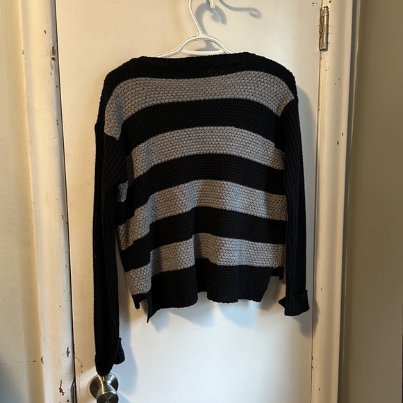 U2B- Knit long sleeve cuffed sweater with grey stripes. Slight crop EUC - Picture 7 of 7